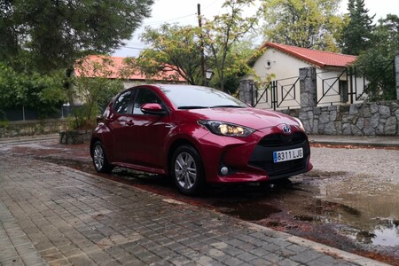 Probamos el nuevo Toyota Yaris Electric Hybrid y descubrimos un giro radical respecto a la versión anterior