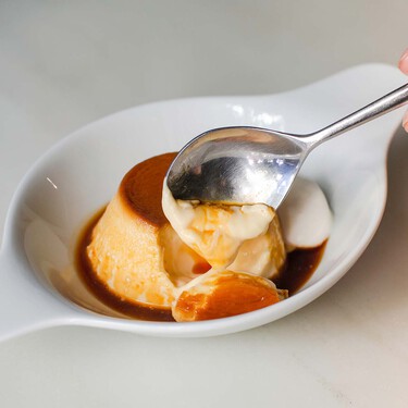 Este es el secreto de los chefs para conseguir que el flan no tenga ningún agujerito 
