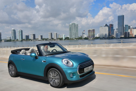 MINI Cabrio 2016: más grande, equipado y eficiente