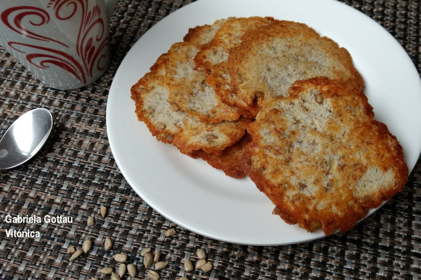 Galletas de plátano y coco con pipas de girasol. Receta saludable sin harinas ni azúcar