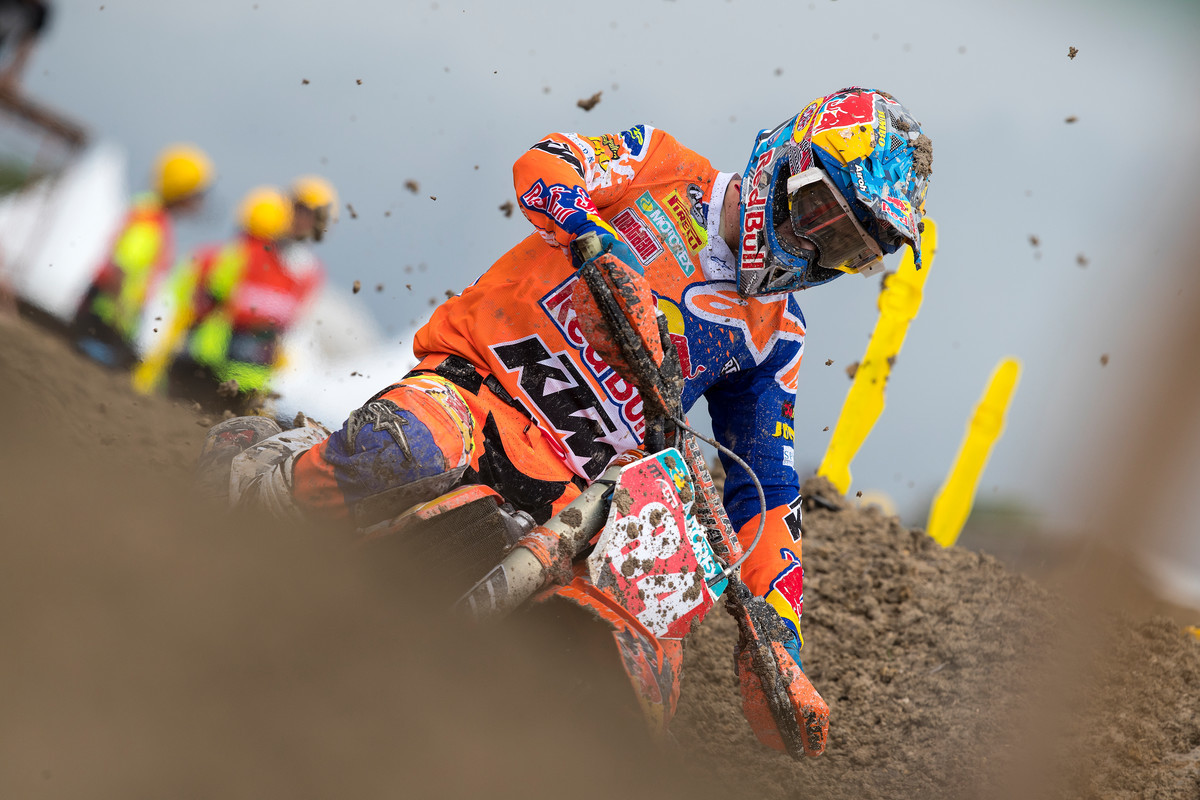 Jeffrey Herlings corre lesionado y gana el MXGP de Indonesia; Jorge Prado se cerca al liderato de MX2