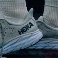 De 180 a 85 euros: Foot Locker rebaja las zapatillas Hoka que todo runner necesita para salir a correr