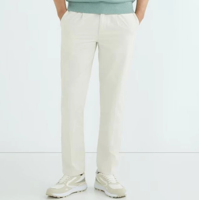 Pantalón hombre chino con pinzas
