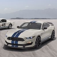 ¡Sublime! El Ford Mustang Shelby GT350 se viste de 1965 con el Heritage Edition Package y los mismos 533 CV
