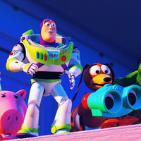 Steve Jobs fue tan clave para Pixar que lo colaron en mitad de Toy Story 2. No es un juguete, pero está metido en una caja 