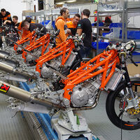 Confirmado: KTM ya es libre y su fábrica vuelve a echar humo. Sus nuevas motos están al caer, y hay fecha 