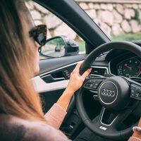 "Conduce como una mujer". En Francia tiran de clichés machistas para que bajen los accidentes en coche