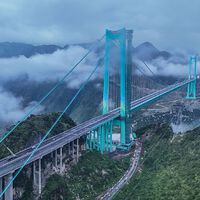 Dirigir entre as nuvens: China inaugurou a ponte mais alta do mundo e as imagens são surreais 