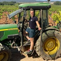 Paula Nuévalos, agricultora valenciana de 28 años: "La gente de ciudad dice que le encanta el pueblo. No, a ti lo que te gusta es estar de vacaciones en un sitio tranquilo"  