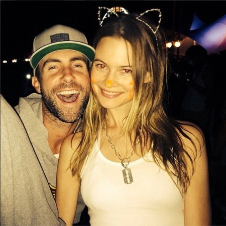 Adam Levine y Behati Prinsloo tendrán un churumbel y Ben McKenzie y Morena Baccarin ya cambian pañales