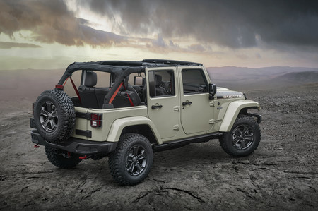 Jeep Recon detrás