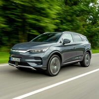 
El coche eléctrico más grande de BYD vuelve a la carga: es más lujoso, con más autonomía y es 15.000 euros más barato que un BMW iX