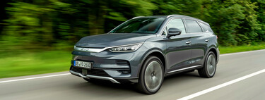 
El coche eléctrico más grande de BYD vuelve a la carga: es más lujoso, con más autonomía y es 15.000 euros más barato que un BMW iX