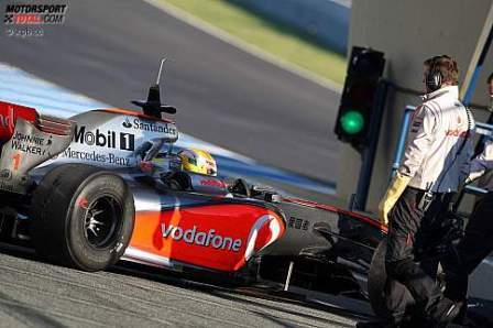Primer pique del año de Hamilton con Alonso