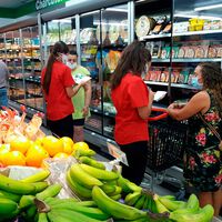 Hay una cooperativa granadina demostrando que el modelo opuesto a Mercadona también funciona: Covirán
