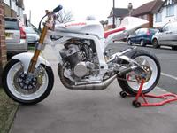 Kwikasfaki GSX-R 400. Se llama así, no he bebido