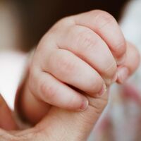 Un recién nacido logró vencer al Covid tras permanecer 70 días ingresado en la UCI 