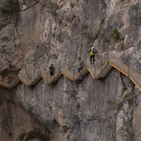 Menos masificado que Málaga pero igual de bonito: la ruta de senderismo con el “caminito del rey valenciano” que se disfruta en Alicante