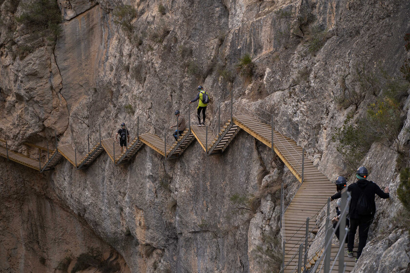 El “caminito del rey valenciano”: la ruta de un precioso pueblo de Alicante sin masificar que llega a un impresionante desfiladero