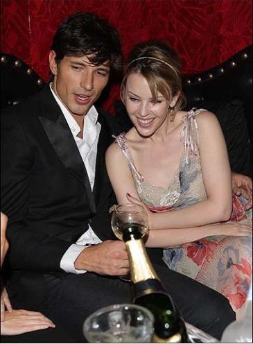 Kylie Minogue se nos viene a la Costa Brava