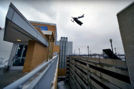 El freestyle cambia las ruedas por orugas y patines con Levi LaVallee ¡Y en plena ciudad!