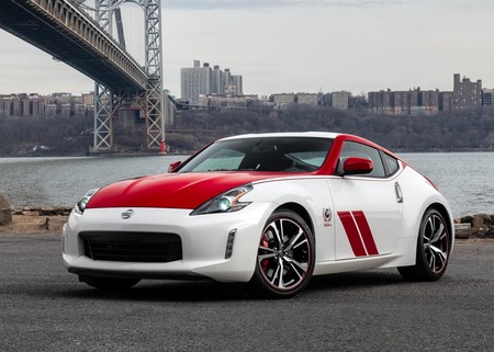 Nissan 370Z 50 aniversario, toques de color para recordar la llegada del 240Z al continente americano