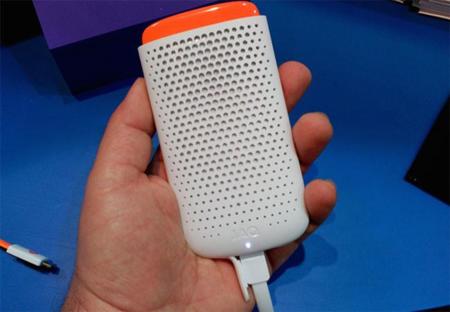 JAQ, la batería externa que funciona con sal y agua