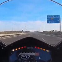 A 300 km/h con una Aprilia RSV4 por la M-50. Jugar a la picaresca con la policía española no le salió bien a este motero 