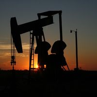 Suben los precios y EEUU bate récords de producción: así está el mercado del petróleo