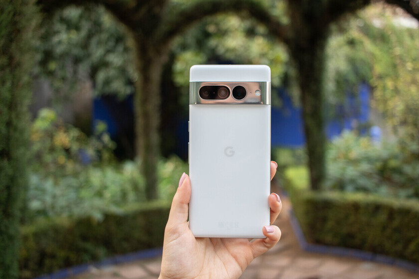 Bargain alert: Amazon drops Google Pixel 7 Pro and also gives you free Pixel Buds A-Series headphones No comment
