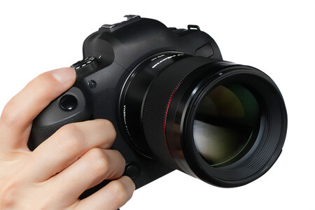 Yongnuo YN85mm F1.8R DF DSM AF: el popular teleobjetivo luminoso de la compañía china llegará ahora a montura R de Canon