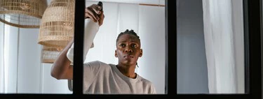 Todo el mundo dejándose las uñas al limpiar los rieles de las ventanas cuando la solución fácil no cuesta ni 2 euros 