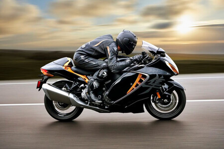 Há 30 anos, os fabricantes japoneses chegaram a um acordo: nenhuma motocicleta ultrapassaria os 300 km/h. Então surgiu a Suzuki Hayabusa, que atingiu quase 450 km/h.