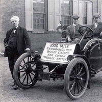 En el año 1900 ya había autos eléctricos y su batería podía cargar en segundos. La patente no prosperó hasta ahora
