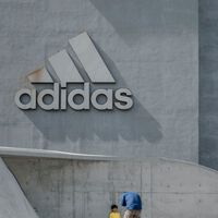 Adidas tiene en su outlet la chaqueta acolchada más calentita para el invierno con resistencia al agua y precio regalado  