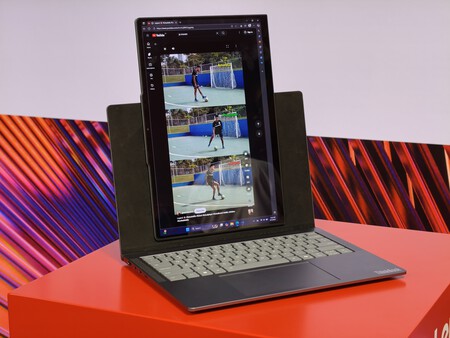 This is the Lenovo Thinkbook Vetiflex Concept in vertical mode | Image: Xataka