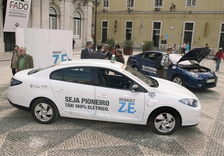 Dos taxis eléctricos Renault a prueba en Lisboa