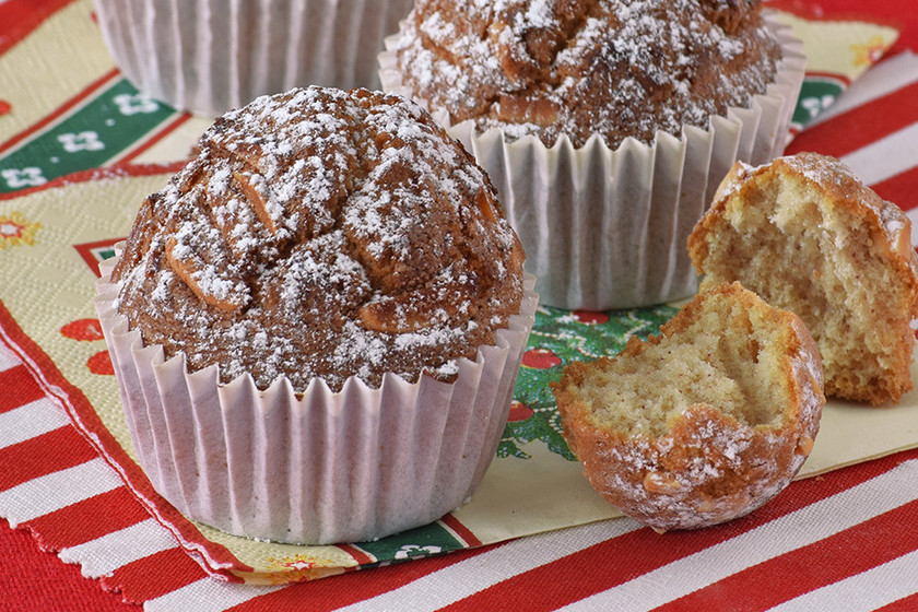 Magdalenas de naranja, especias y almendra. Receta para los desayunos de Navidad