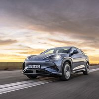 BYD se va a saltar los límites de las recargas de coches eléctricos: hasta 300 km de autonomía en sólo 5 minutos 