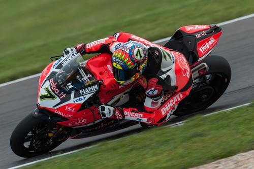 Chaz Davies gestiona una carrera perfecta en Alemania y consigue su quinta victoria de la temporada