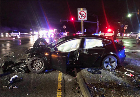 Tesla modificará la pantalla central del Model 3 tras un accidente que provocó heridas en un usuario