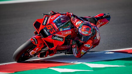 Pecco Bagnaia repite victoria en Misano y Enea Bastianini culmina la fiesta de Ducati estrenándose en el podio de MotoGP