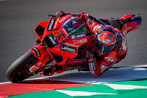 Pecco Bagnaia repite victoria en Misano y Enea Bastianini culmina la fiesta de Ducati estrenándose en el podio de MotoGP