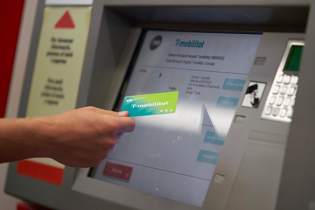 Más de 700 máquinas de venta de tickets del metro de Barcelona dirán adiós (en algunos casos, para siempre). Ya no se actualizan