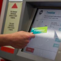 El metro de Barcelona retirará 700 máquinas de venta de billetes por riesgo de ciberseguridad. A muchos usuarios no les gusta esto