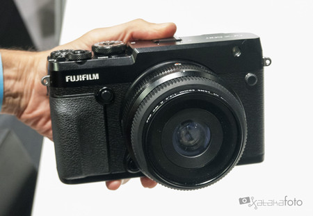 Fujifilm GFX 50R: Toma de contacto con la formato medio para reportaje y documental en Photokina 2018