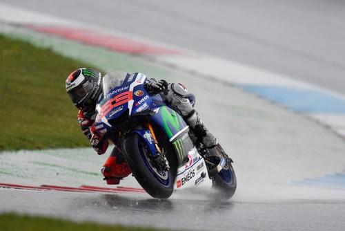 Jorge Lorenzo, un túnel subacuático y una luz intermitente