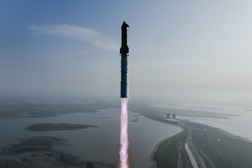 Starship Super Heavy despegando desde Starbase en su noveno vuelo