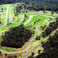 Le quitaron el carnet por conducir demasiado rápido su Ferrari, así que se construyó un circuito privado al que no puede ir (casi) nadie 