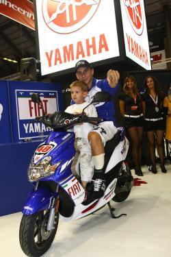 Jorge Lorenzo apadrinó su Jog RR réplica en MotOH!